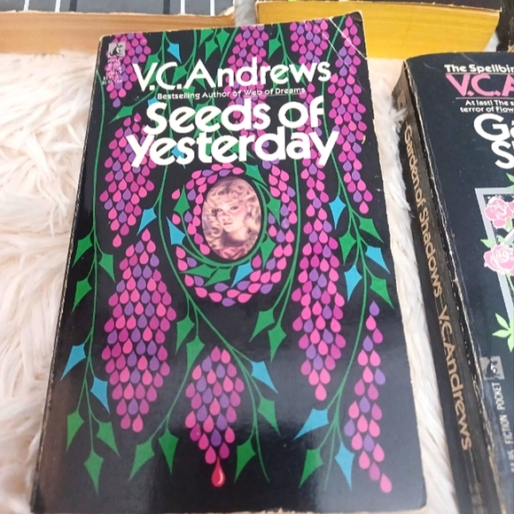 V.C ANDREWS Flowers In The Attic Series - Picture 5 of 9